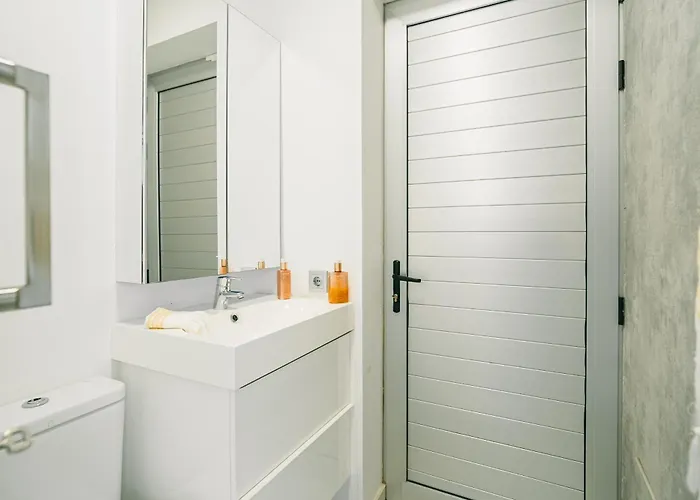 Vv Omara By Hh 卡门港