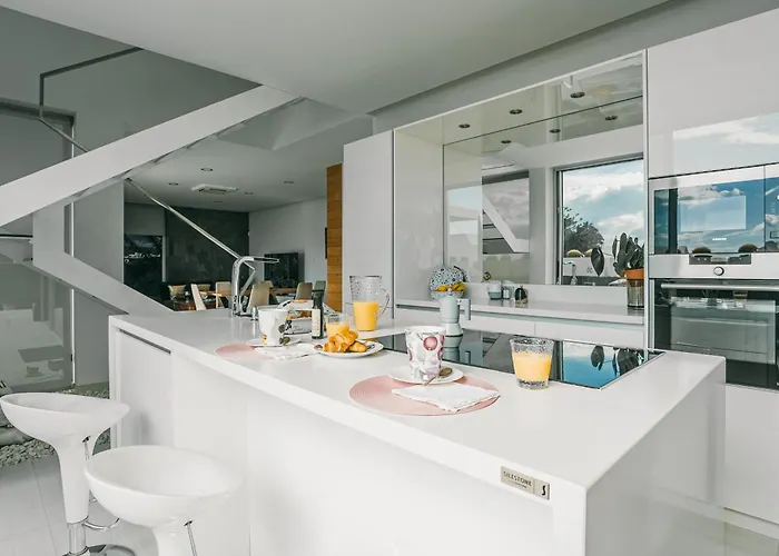 Vv Omara By Hh 卡门港