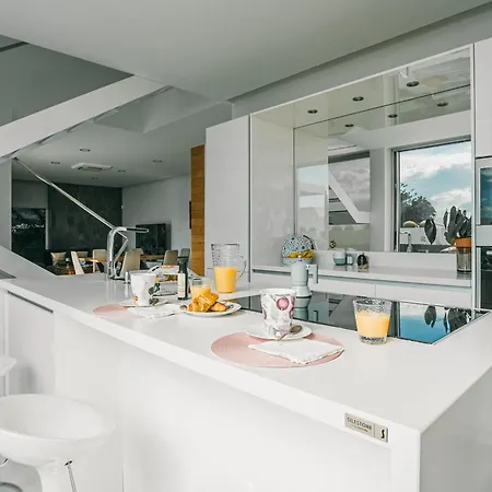 Vv Omara By Hh 卡门港